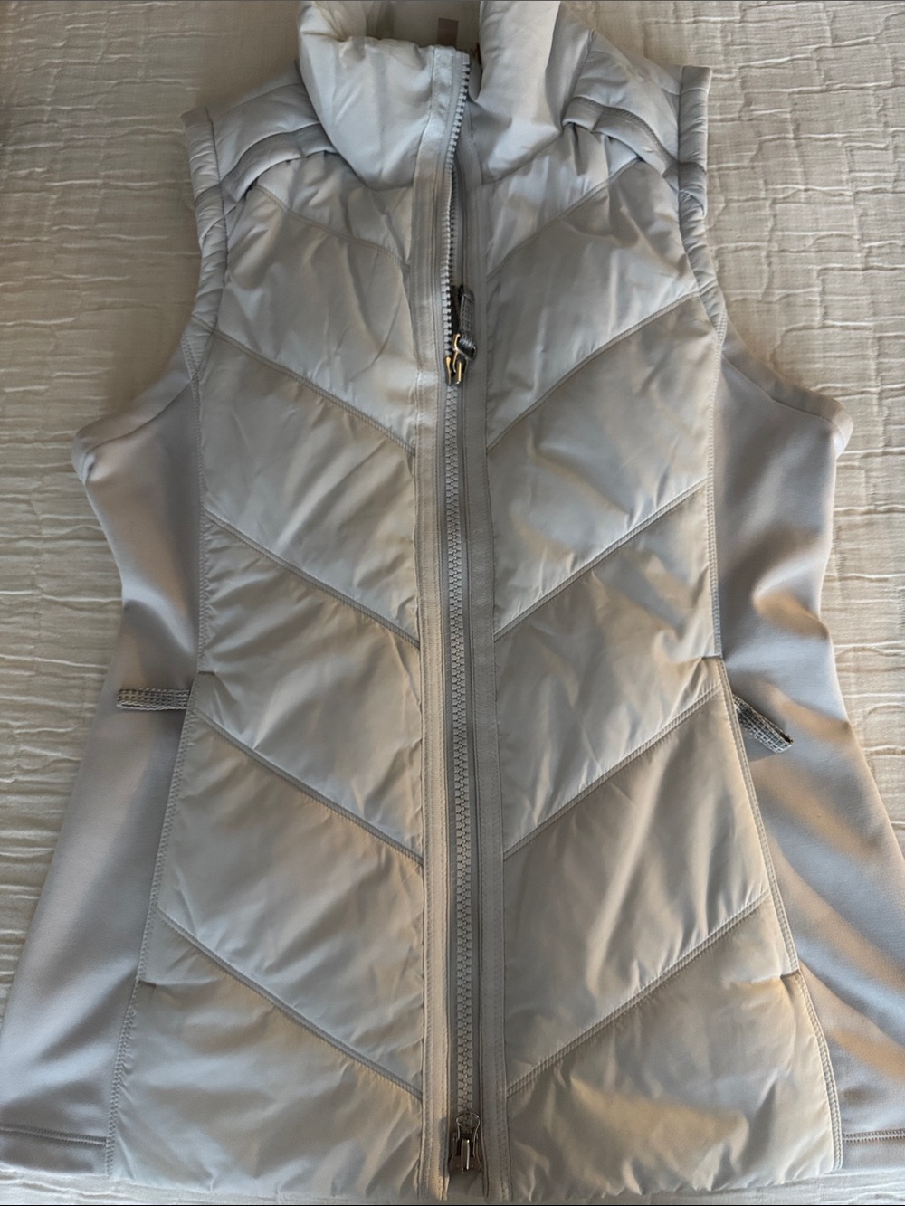 Athleta Rock Ridge PrimaLoft® Chevron Vest Fog Gray Medium - Picture 6 of 10
